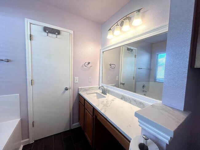 Building Photo - Move-In Ready 4-Bedroom Home Near Tesla, Airport & Downtown Austin