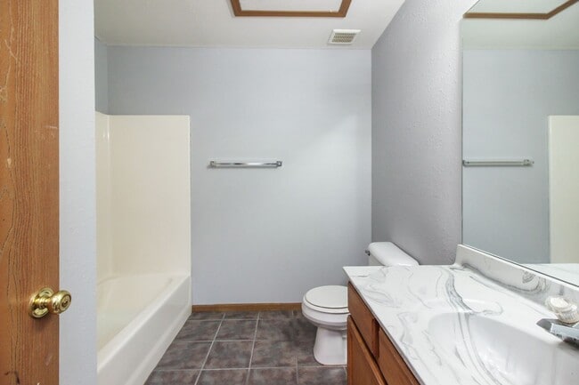 Building Photo - 108-110 Elk Dr