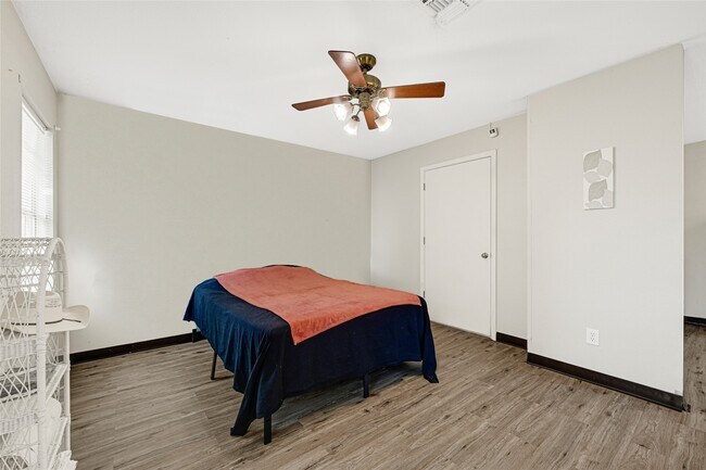 Building Photo - 1109 Frances Dr