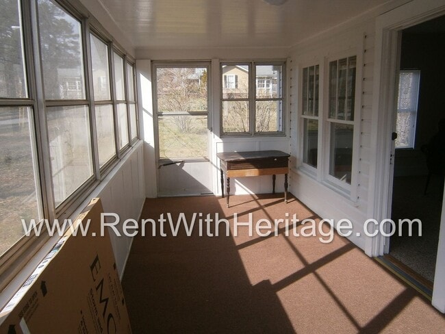 Building Photo - GORGEOUS RANCH/ GRAND PA'S BUNGELOW/ 1.6 ACRES/ FRONT PORCH/ PRIVATE YARD