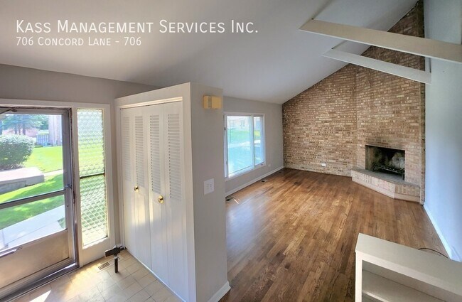 Building Photo - 706 Concord Ln