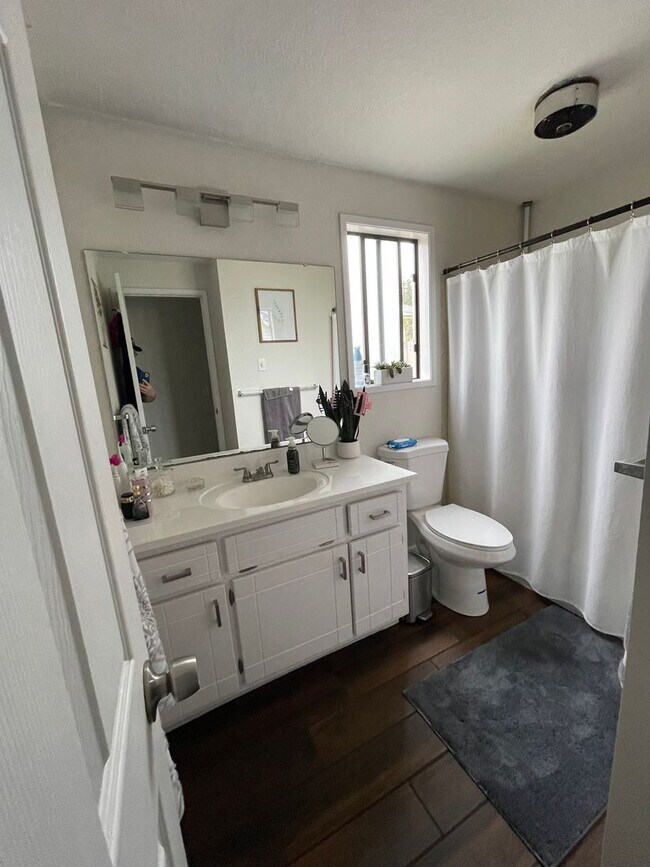 Building Photo - Fantastic 3 Bedroom Home in the heart of T...