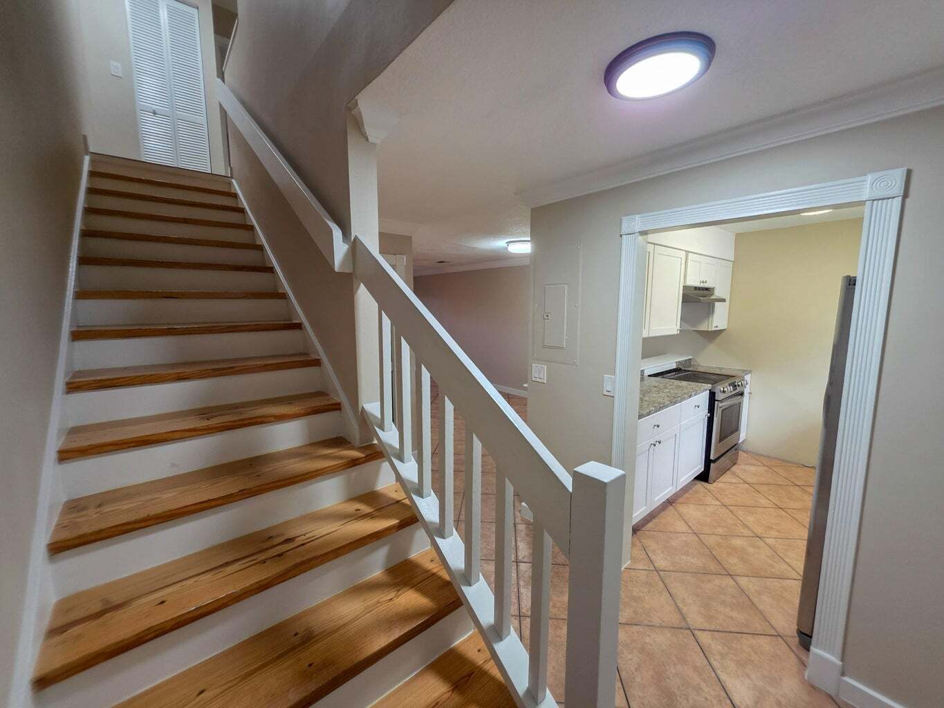 Building Photo - 902 Riverside Dr