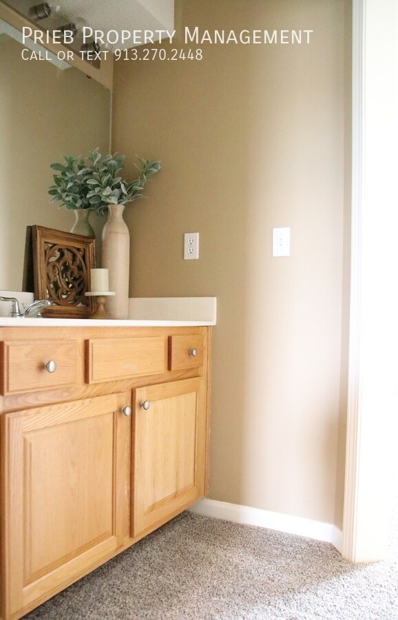 Building Photo - Prairie Haven Townhome - Available June 1st