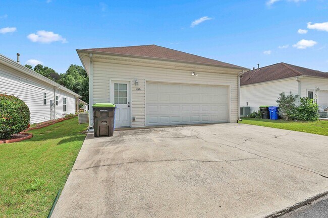 Building Photo - Quiet, clean, and updated House in 55+ Com...