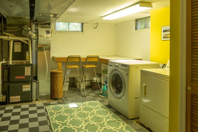 Building Photo - Avon Crest Niskayuna