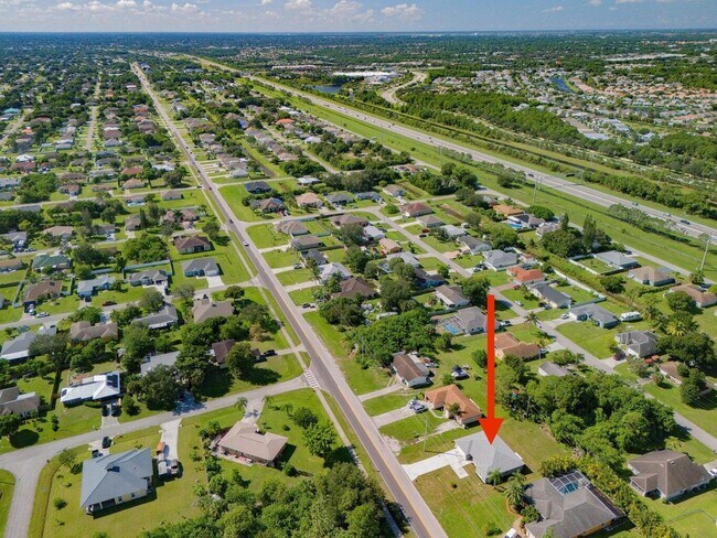 Building Photo - 574 NW Bayshore Blvd