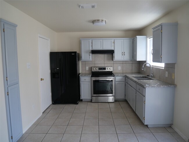 Building Photo - 5510 Rio Alamo St