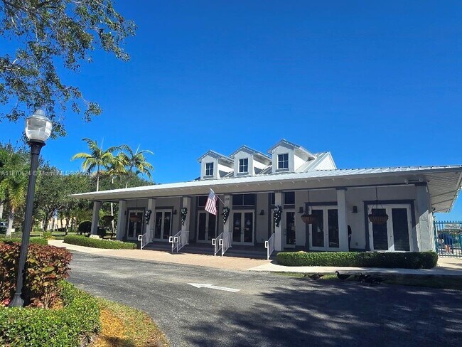 Building Photo - 1030 NE 41st Pl