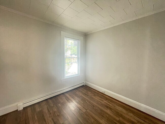 Building Photo - 39 Ashland St