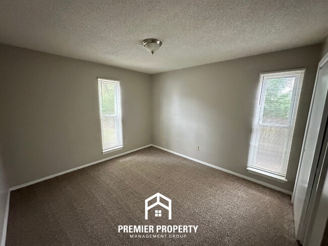 Building Photo - 6042 New Leaf Ln