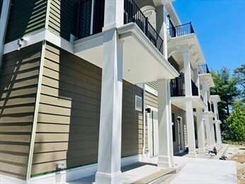 Building Photo - 69 Bailey St