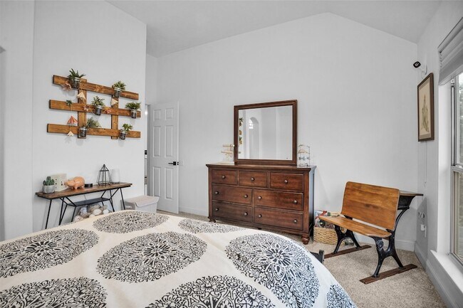 Building Photo - 3006 E Lake Falls Cir