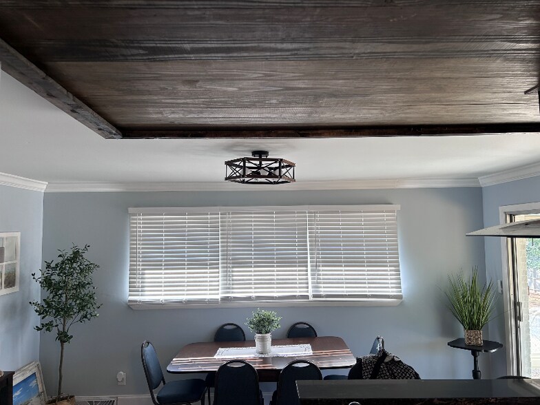 Building Photo - 3202 Whitesburg Dr