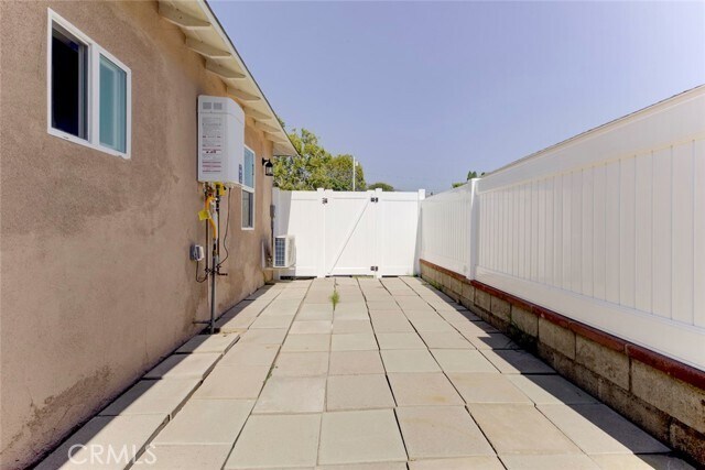 Building Photo - 10933 Nassau Ave
