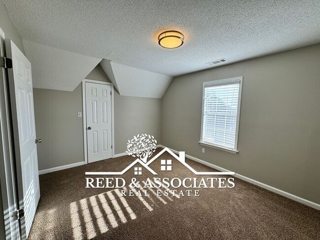 Building Photo - 3 Bedroom + Bonus in Collierville!