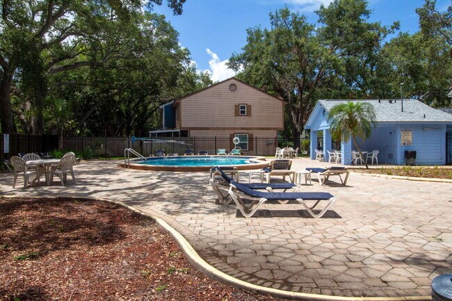Building Photo - This tasteful decorated home features 3 be...