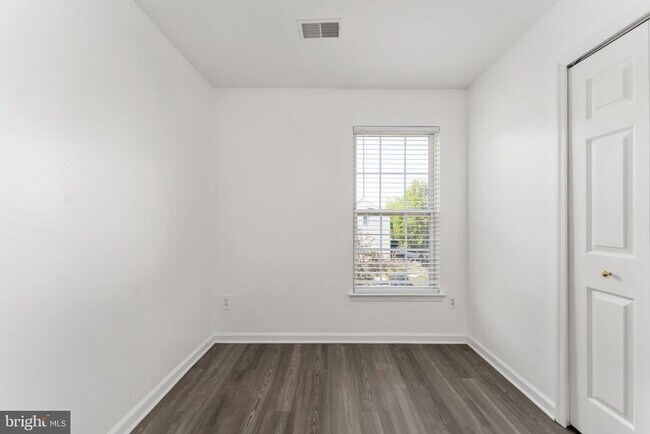 Building Photo - 7102 Finch Ln