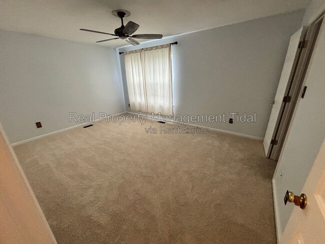 Building Photo - 461 Charter Oak Dr