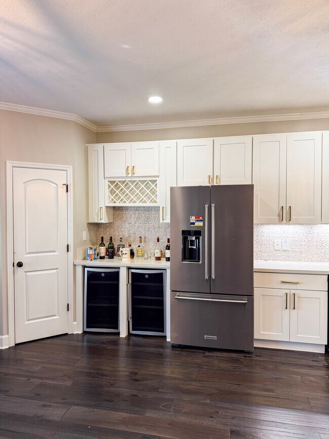 Building Photo - Beautifully Designed Home with Luxury Features – $2,400/Month