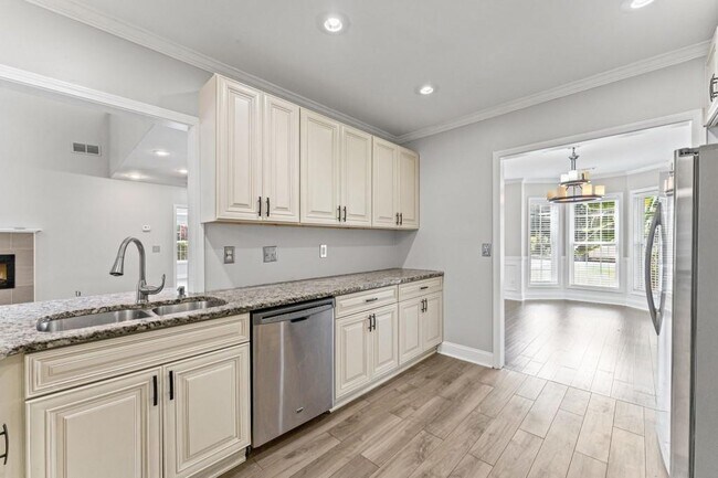 Building Photo - 5605 Martin Grove Dr NW