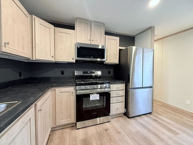 Building Photo - 29680 Jamestown Dr