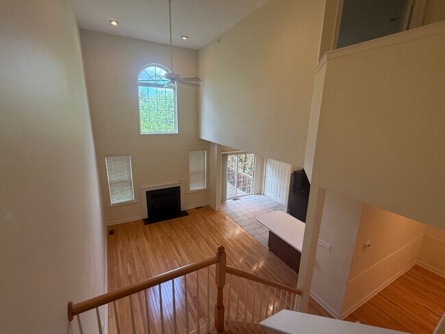 Building Photo - 179 Mountain View Dr