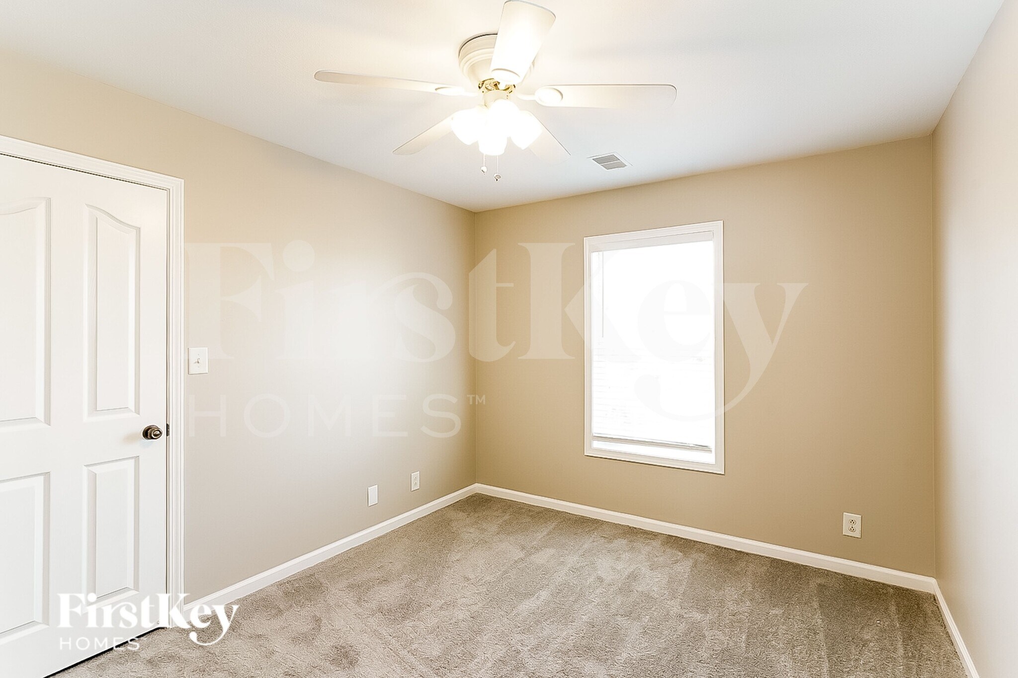 Building Photo - 3668 Aurora Dr