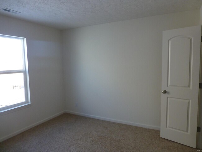 Building Photo - 3162 Fleming Dr