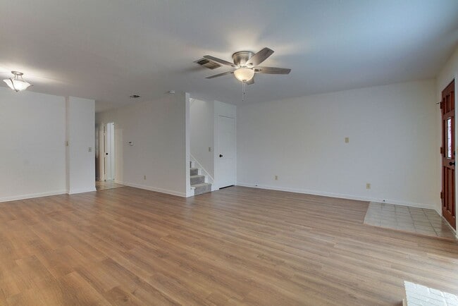 Building Photo - Foster Lane Town Homes NM