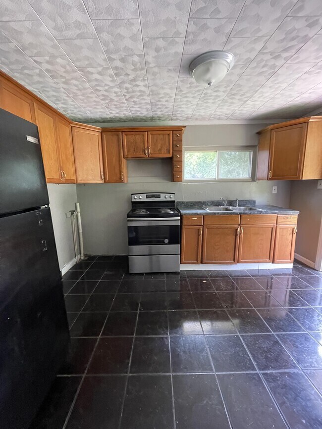 Building Photo - 553 Arlington Ave