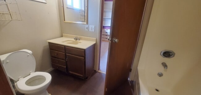 Building Photo - 900 Key St