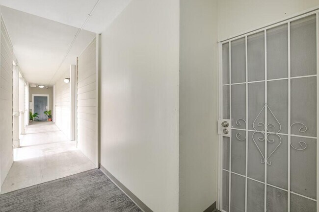 Building Photo - 2658-72 Broadway-SI ID1307919P