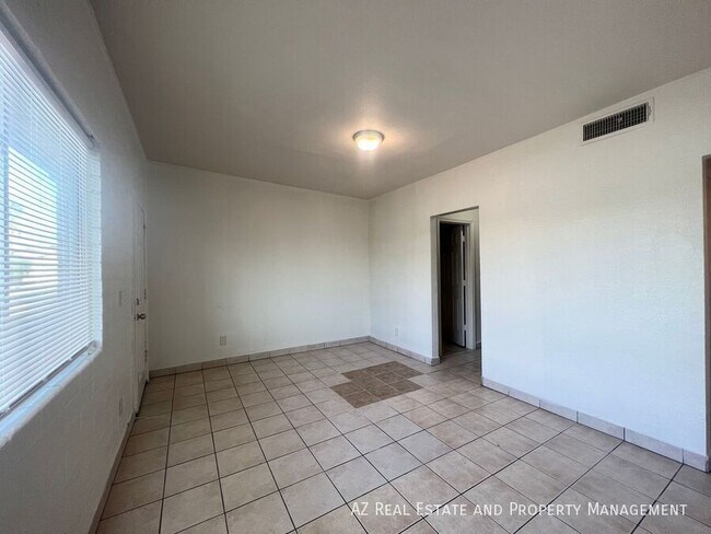 Building Photo - 1229 W Pierce St