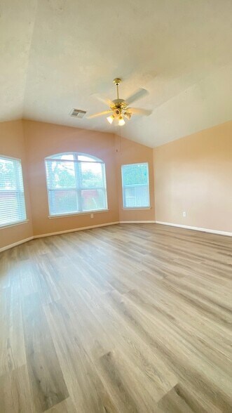 Building Photo - 2503 Westerlake Dr