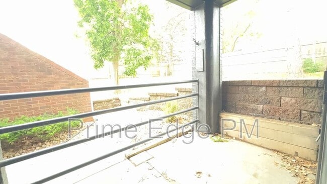 Building Photo - 1701 Ridgehaven Ct