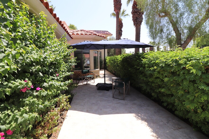 Building Photo - 100 Brandigo Cir