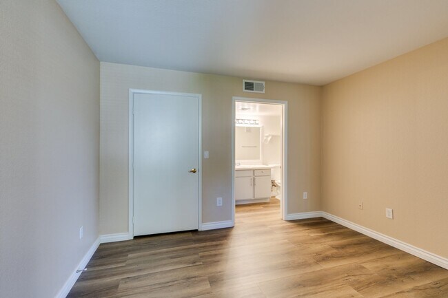 Building Photo - 2300 E Silverado Ranch Blvd