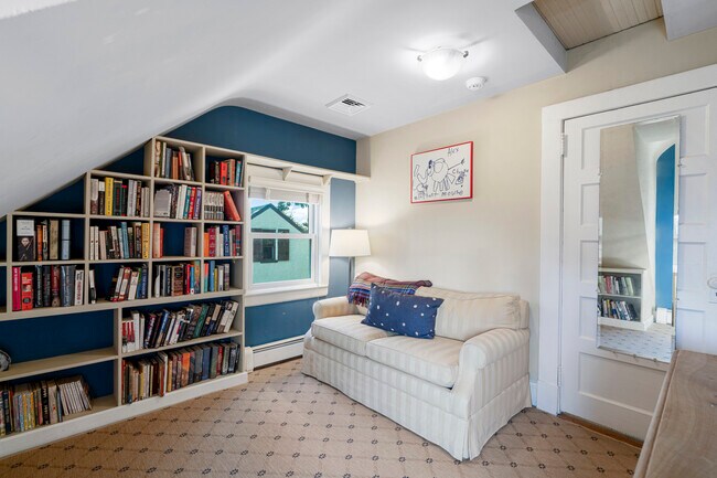 Building Photo - 5 Gerlach Pl