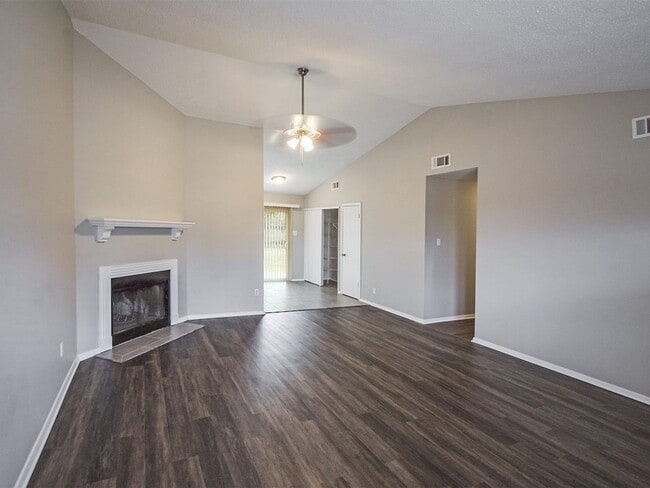 Building Photo - UPDATED 3 beds, 2 baths on cul de sac.