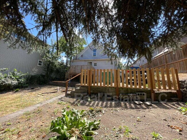 Building Photo - 1011 E 12th Ave