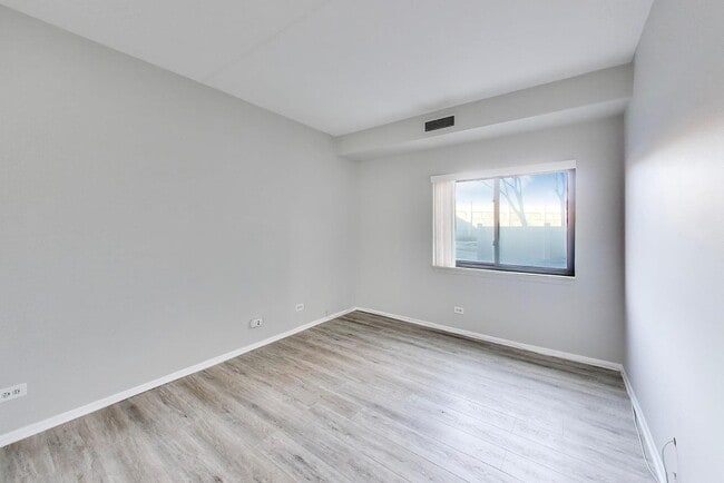 Building Photo - 6340 Americana Dr