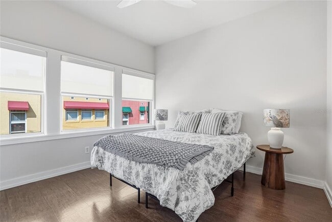 Building Photo - 106 Fareham Pl N