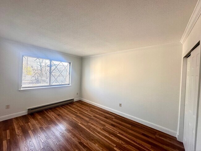 Building Photo - 150 Main St