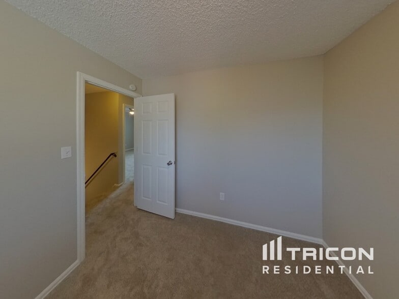 Building Photo - 4868 Irving Dr
