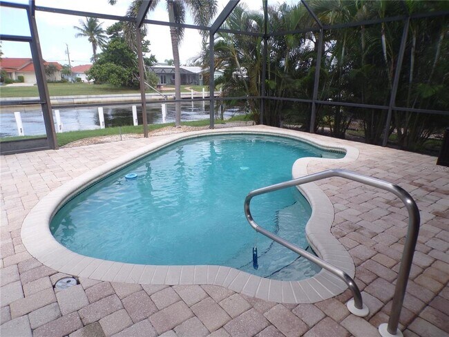 Building Photo - 2310 Palm Tree Dr