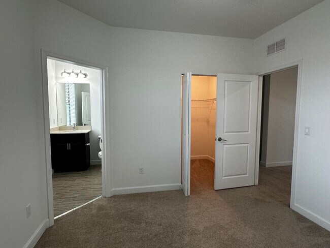 Building Photo - 1307 Whitcombe Dr