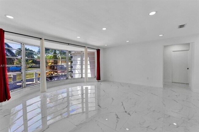 Building Photo - 860 NW 207th St