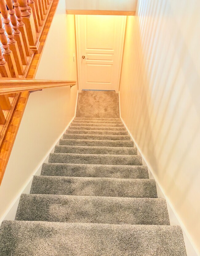 Building Photo - 351 N 1480 E