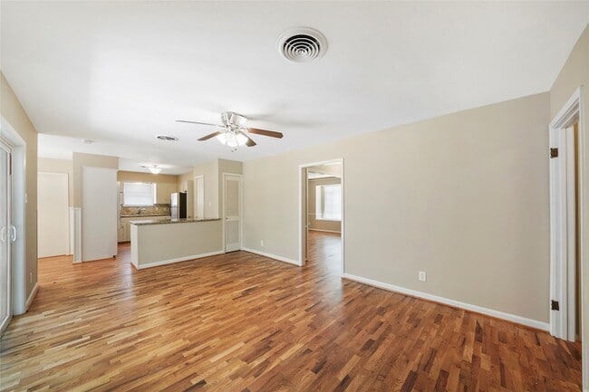 Building Photo - 4406 Rosebay Dr